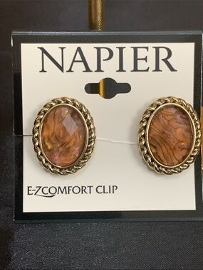 NWT Napier gold tone orange stone clip on earrings